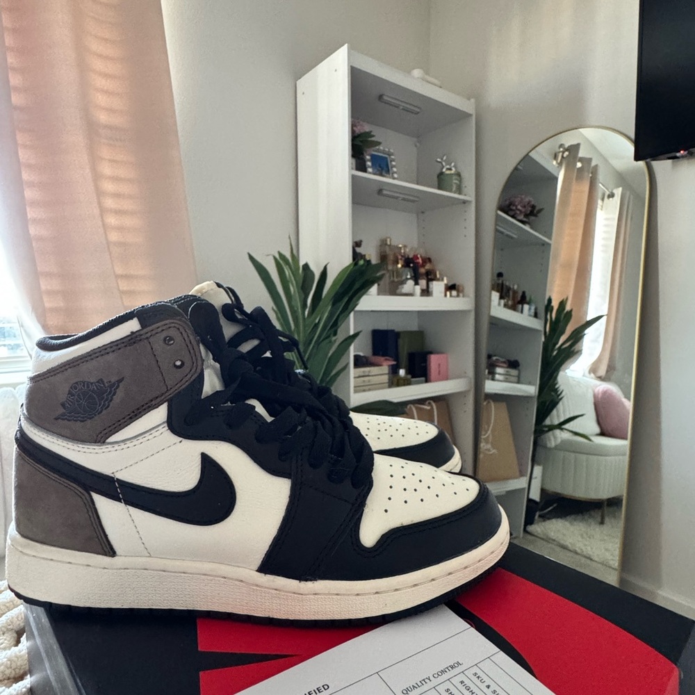 Nike Air Jordan 1- Retro High OG GS Mocha